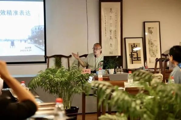 图成都历史影像研究中心研究员左少英分享片